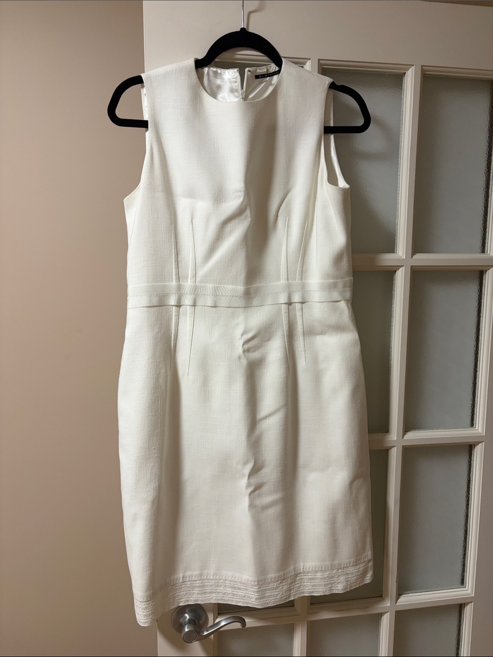 Elie Tahari Ivory Sleeveless Sheath Dress